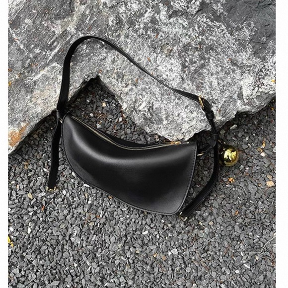 Elegant Black Leather Shoulder Bag